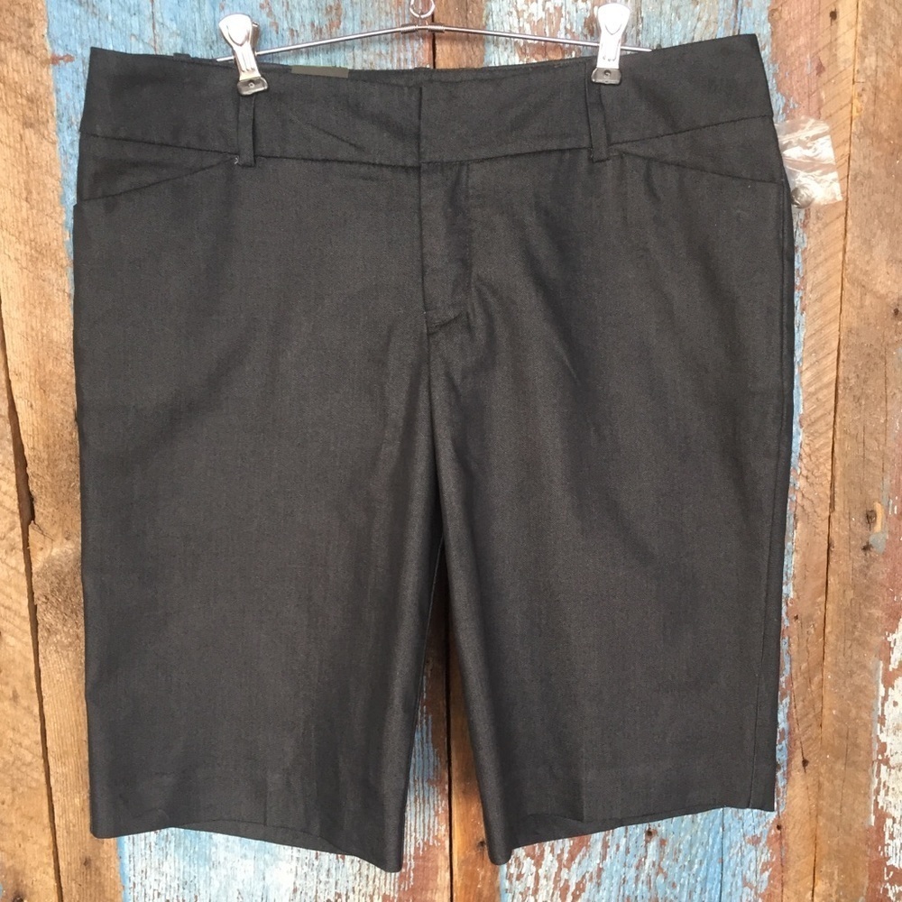 Mossimo Modern Fit Bermuda Shorts Size 12